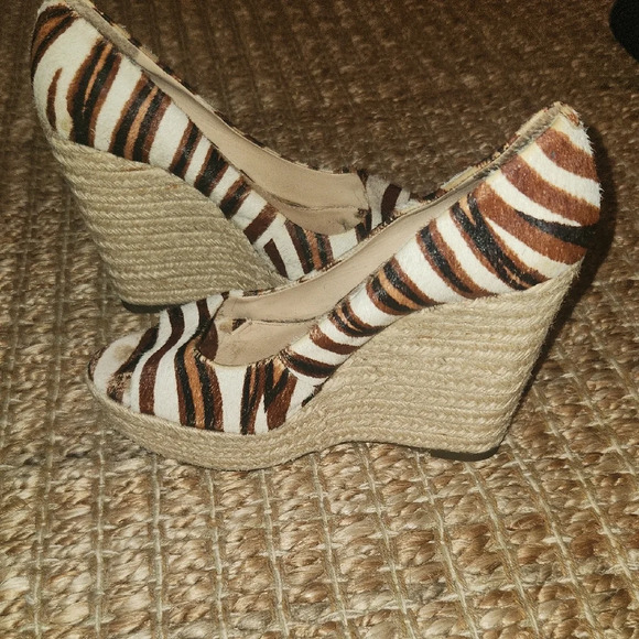 Vince Camuto Brown and White Wedge Sandals with Natural Sole - Picture 3 of 5